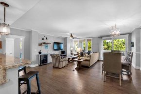 Cozy Bayside Retreat at Lasata , Stunning Panoramic Views ,Steps away from Baytowne Wharf, 3 Bedrooms 3 full baths !!